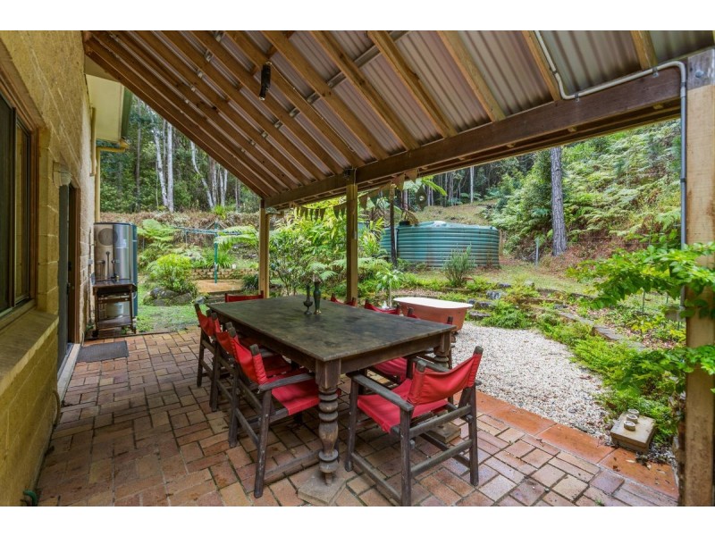 111 Braeside Drive, Uki NSW 2484