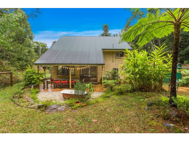 111 Braeside Drive, Uki NSW 2484