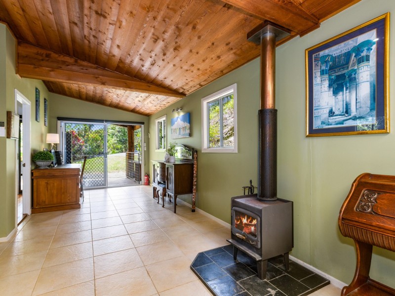 135 Braeside Drive, Uki NSW 2484