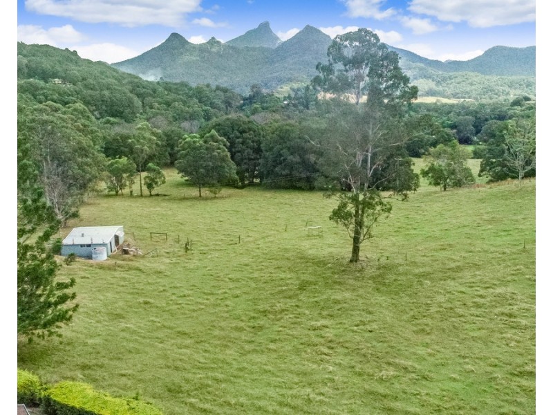 36 Meadow Place, Uki NSW 2484