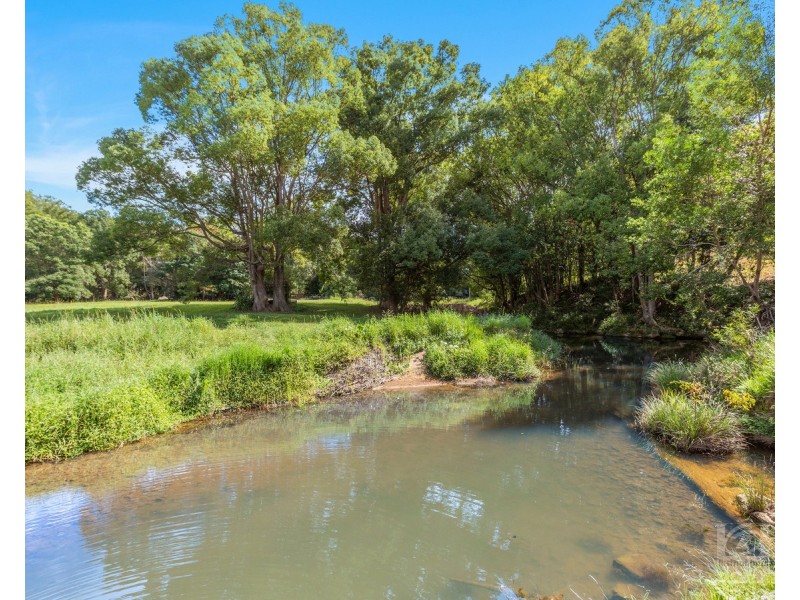 36 Meadow Place, Uki NSW 2484