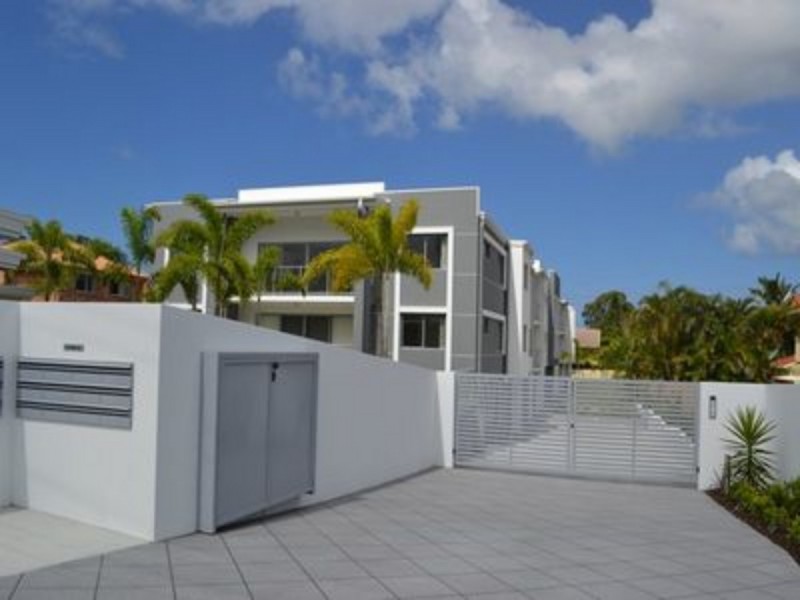 425 Pine Ridge Road, Runaway Bay QLD 4216