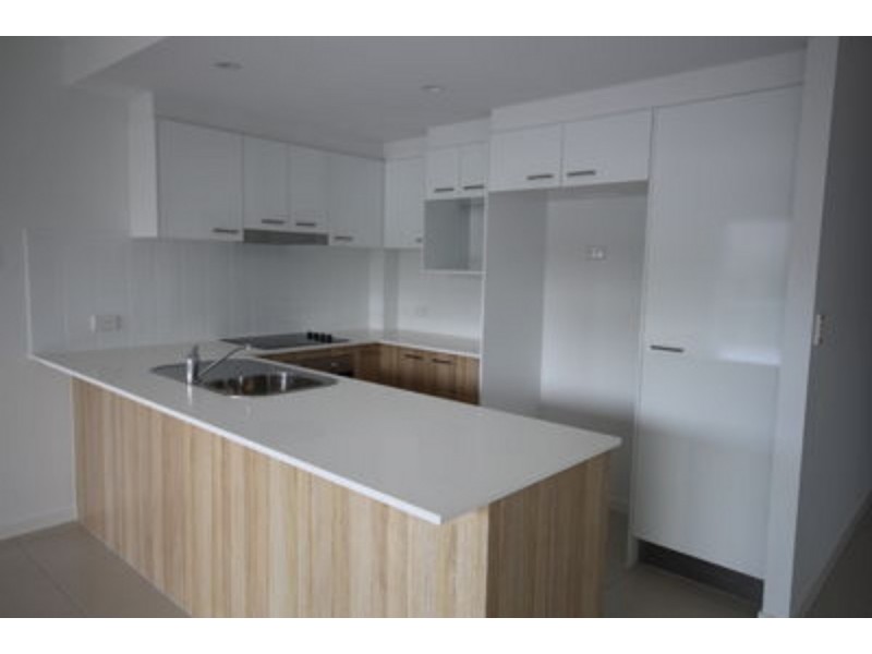 425 Pine Ridge Road, Runaway Bay QLD 4216