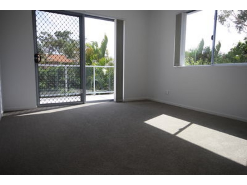 425 Pine Ridge Road, Runaway Bay QLD 4216