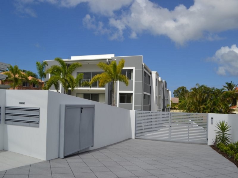 1/425 Pine Ridge Road, Runaway Bay QLD 4216