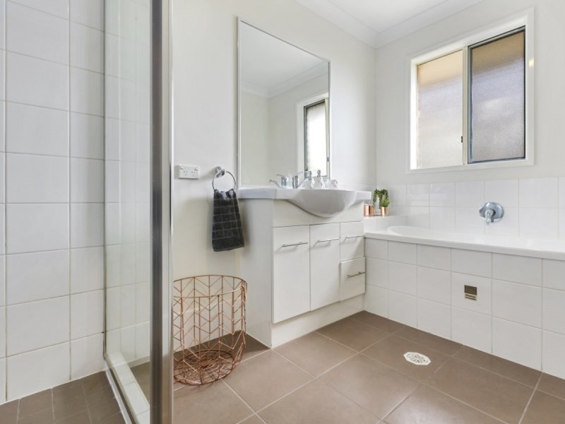 12 Creswick Close, Manly West QLD 4179