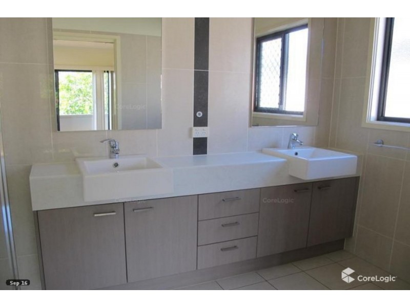 54 Whites Road, Manly West QLD 4179