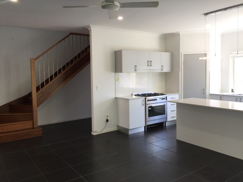 1 Tristania Road, Kenmore QLD 4069