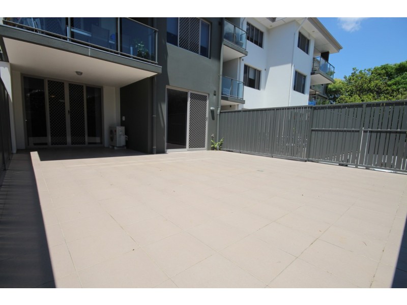 9/11 Riding Road, Hawthorne QLD 4171