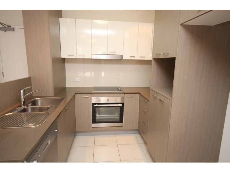 9/11 Riding Road, Hawthorne QLD 4171