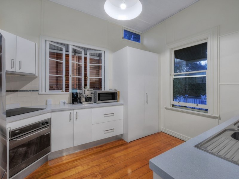 8 Barker Street, East Brisbane QLD 4169