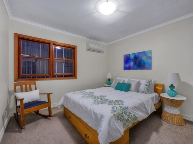 8 Barker Street, East Brisbane QLD 4169