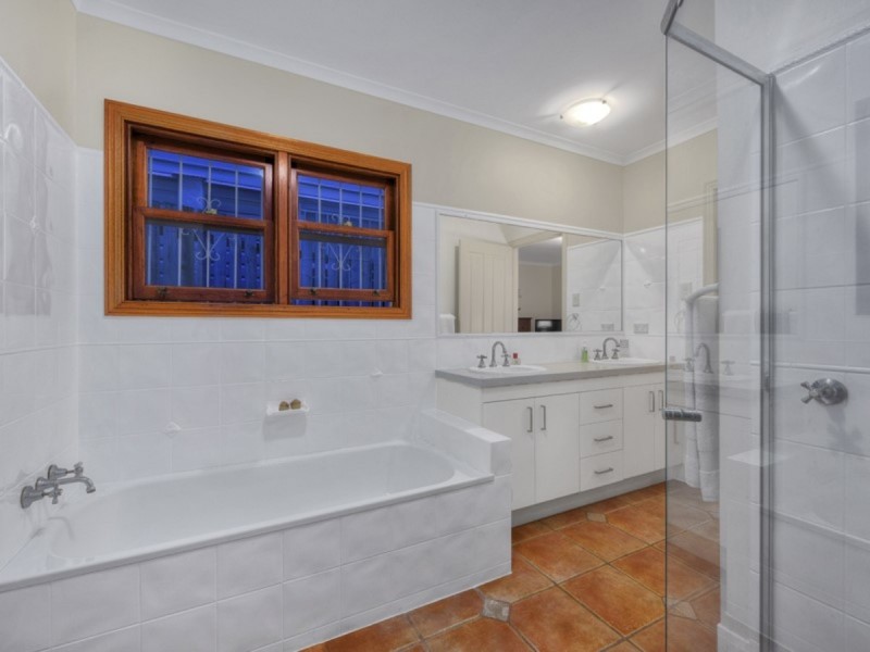 8 Barker Street, East Brisbane QLD 4169