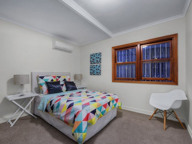 8 Barker Street, East Brisbane QLD 4169