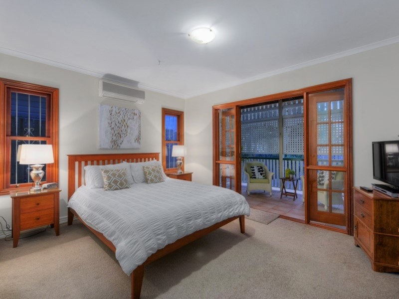 8 Barker Street, East Brisbane QLD 4169