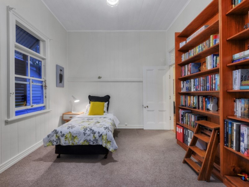 8 Barker Street, East Brisbane QLD 4169