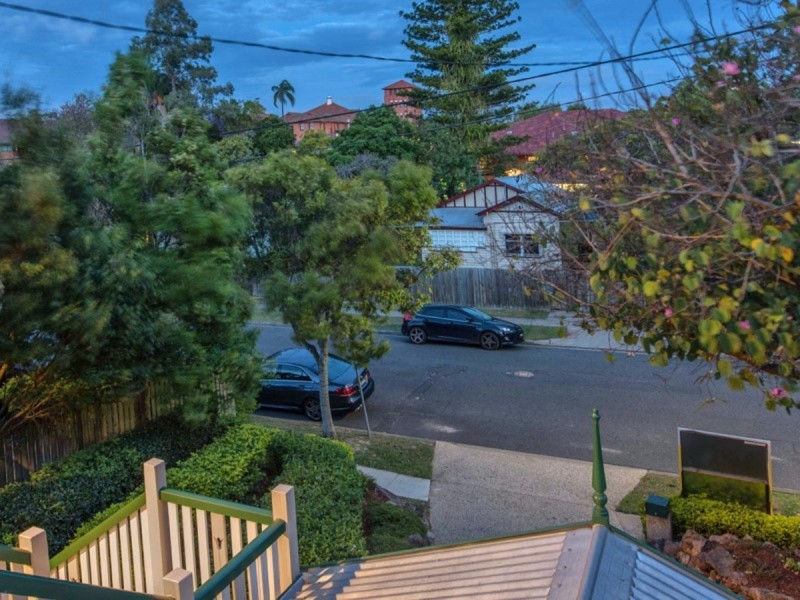 8 Barker Street, East Brisbane QLD 4169