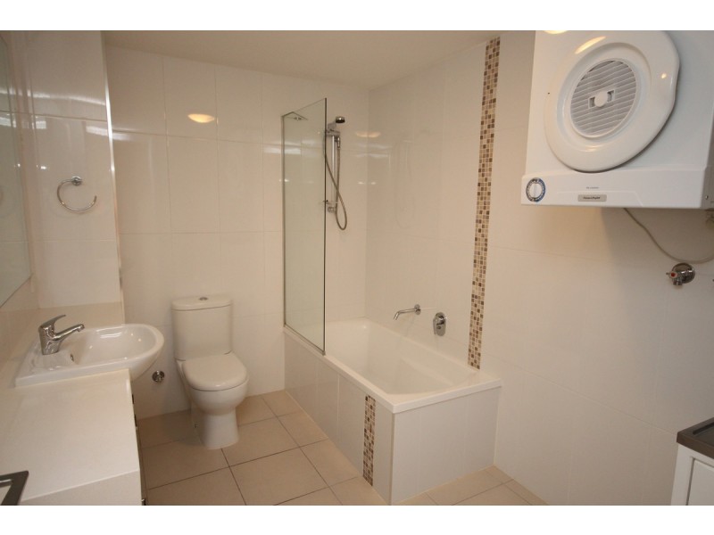 11 Riding Road, Hawthorne QLD 4171