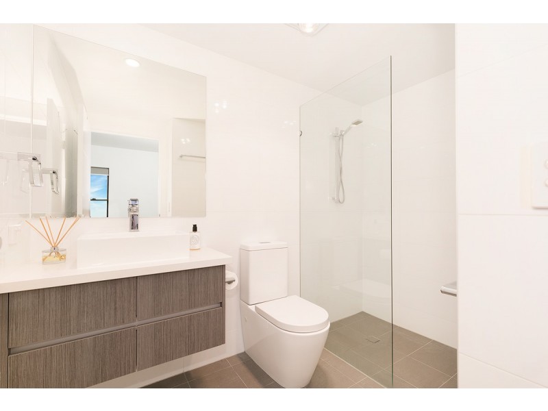 9/45 Clarence Road, Indooroopilly QLD 4068