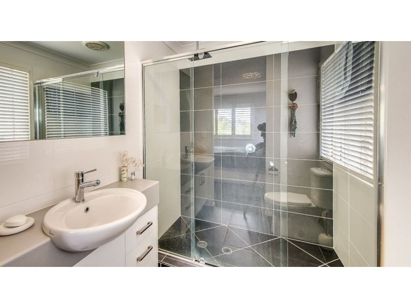 1 Tristania Road, Kenmore QLD 4069