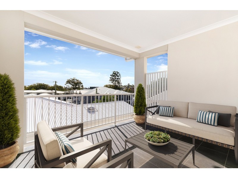 18 Birdwood Street, Holland Park West QLD 4121