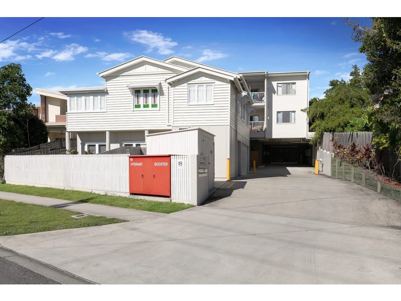 18 Birdwood Street, Holland Park West QLD 4121