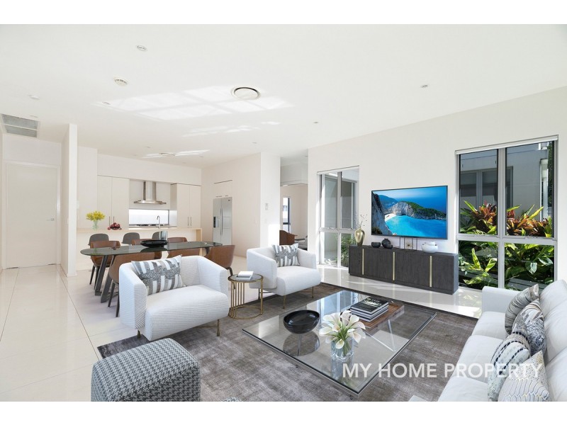 9130 Peter Senior Drive, Hope Island QLD 4212