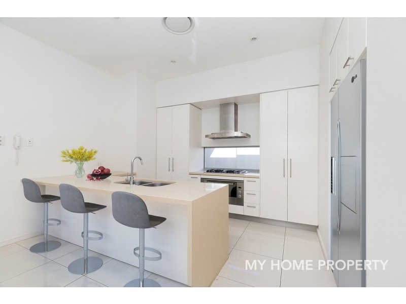 9130 Peter Senior Drive, Hope Island QLD 4212