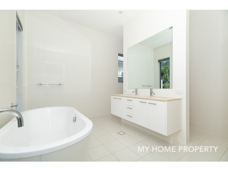 9130 Peter Senior Drive, Hope Island QLD 4212