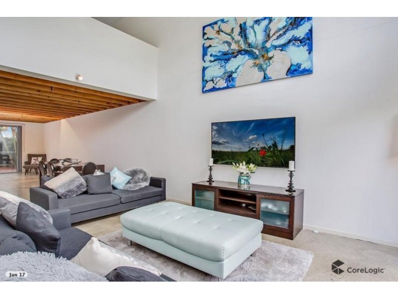 12 Lakefront Crescent, Varsity Lakes QLD 4227