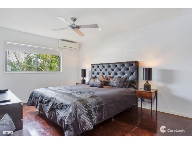 12 Lakefront Crescent, Varsity Lakes QLD 4227