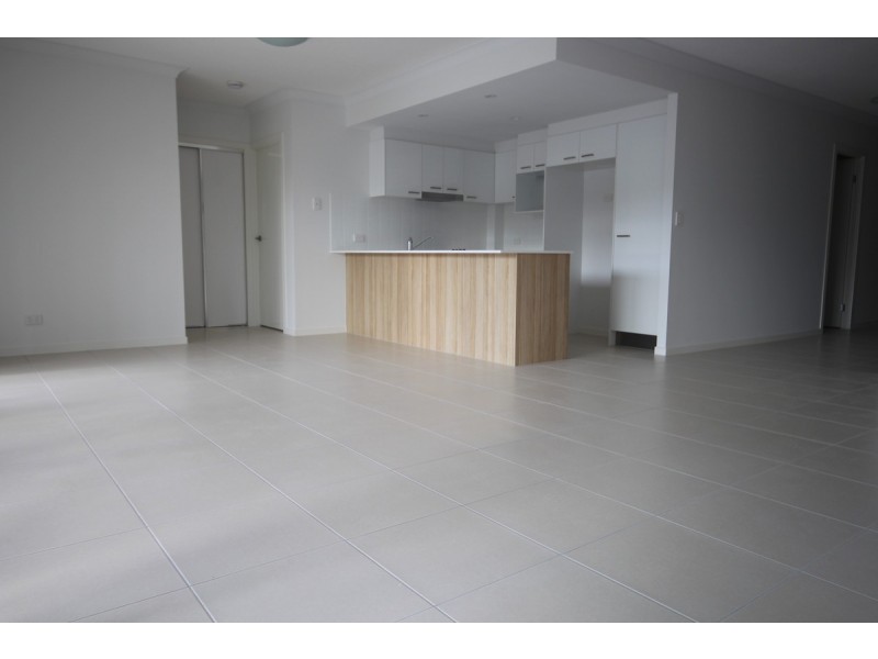 4/425 Pine Ridge Road, Runaway Bay QLD 4216