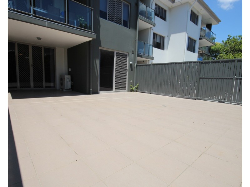 9/11 Riding Road, Hawthorne QLD 4171