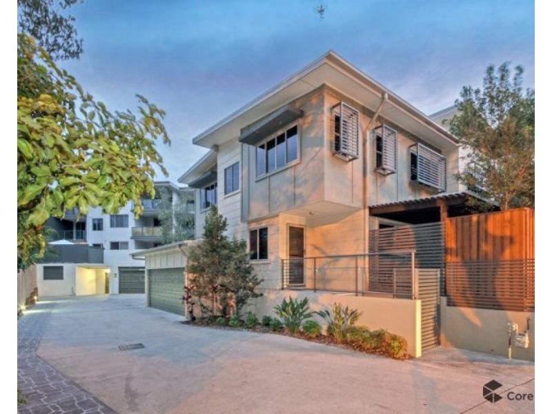 9/11 Riding Road, Hawthorne QLD 4171