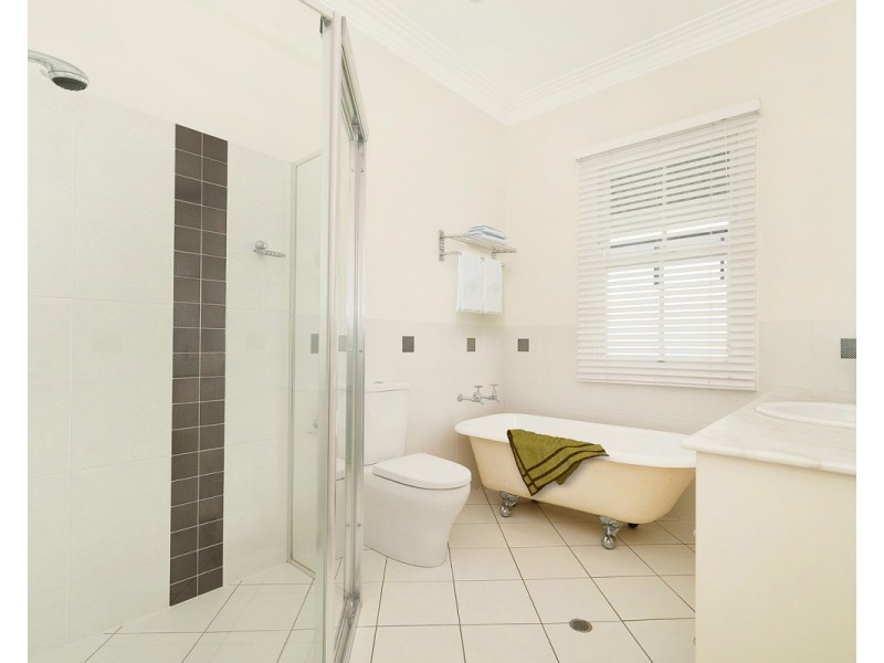 33 McDonald Street, Hawthorne QLD 4171