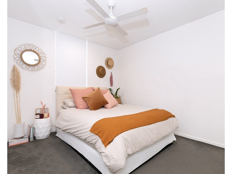 282/33 Lakefront Crescent, Varsity Lakes QLD 4227