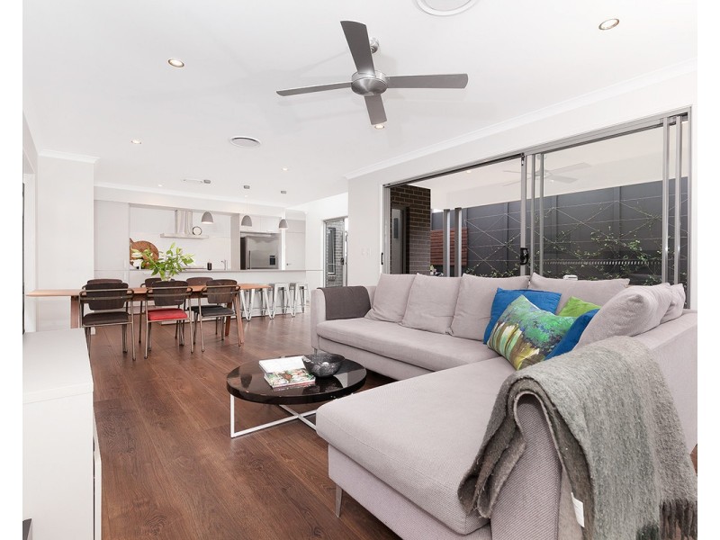 387 Bennetts Road, Norman Park QLD 4170