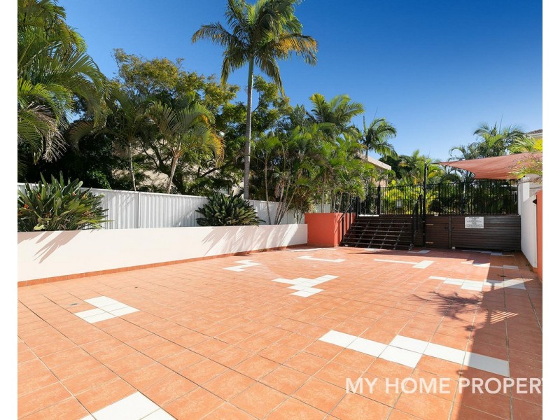 1/14 Little Norman Street, Southport QLD 4215