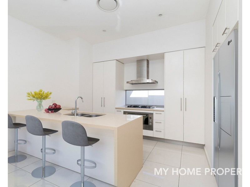 9130 Peter Senior Drive, Hope Island QLD 4212