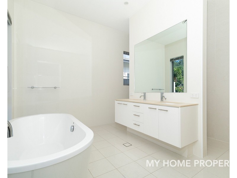 9130 Peter Senior Drive, Hope Island QLD 4212