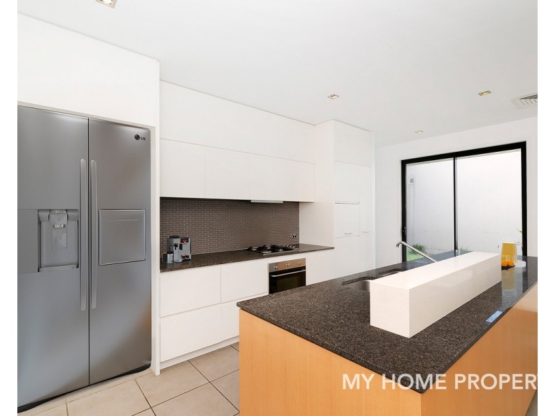 101 Stuart Street, Bulimba QLD 4171