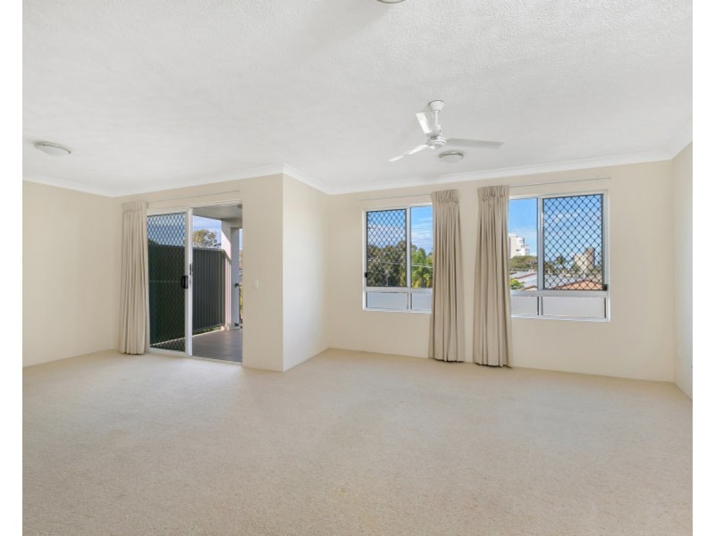 16/4 Proud Street, Labrador QLD 4215