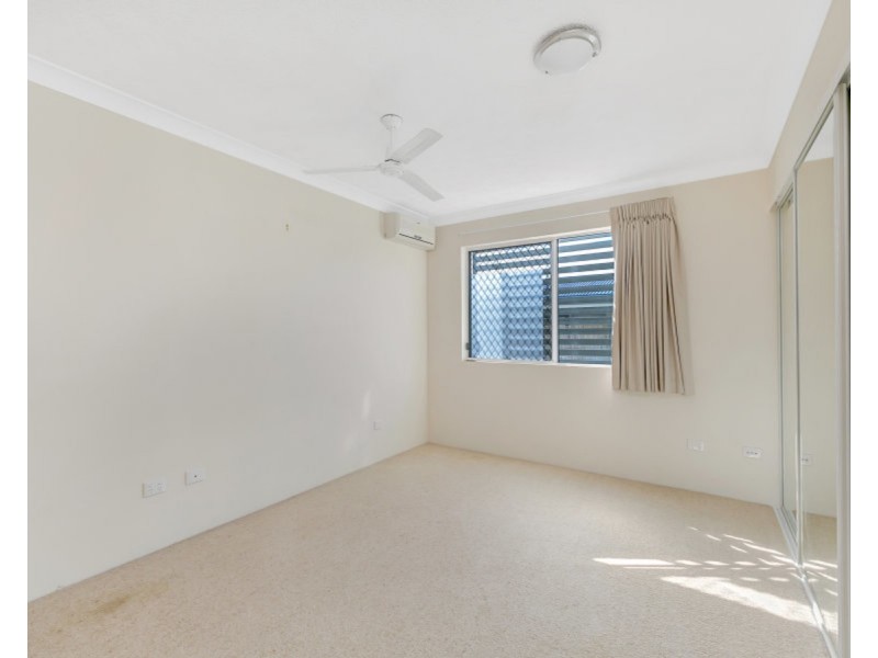 16/4 Proud Street, Labrador QLD 4215