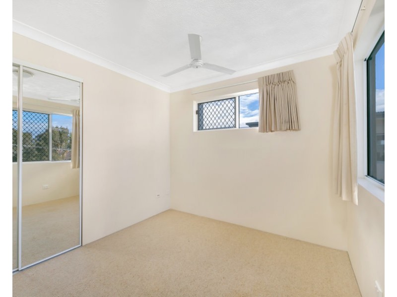 16/4 Proud Street, Labrador QLD 4215