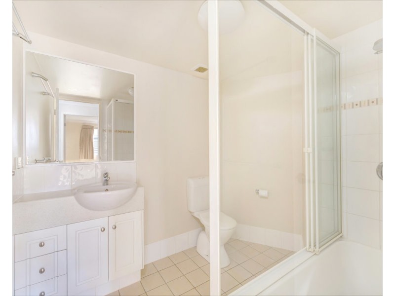 16/4 Proud Street, Labrador QLD 4215