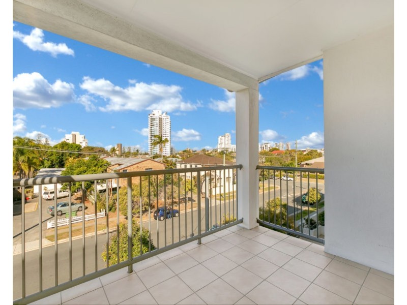 16/4 Proud Street, Labrador QLD 4215