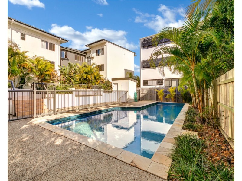 16/4 Proud Street, Labrador QLD 4215