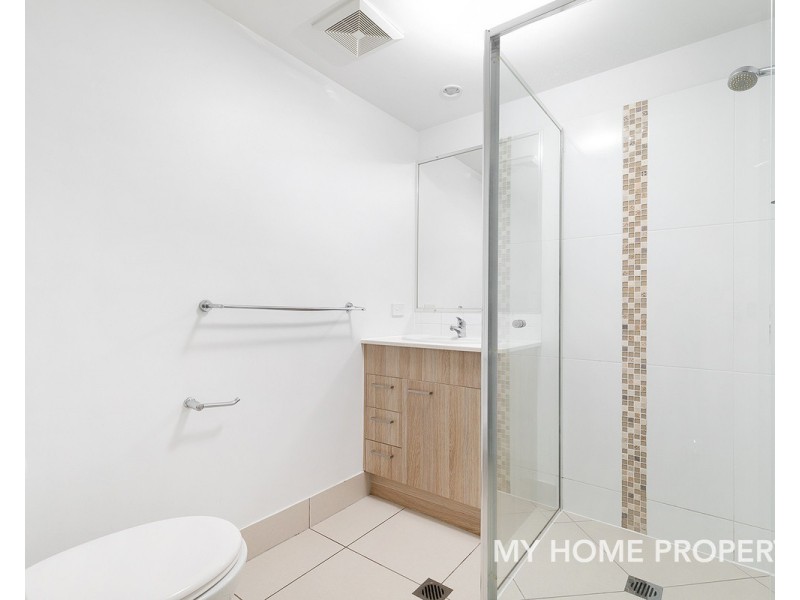 16/425 Pine Ridge Road, Runaway Bay QLD 4216