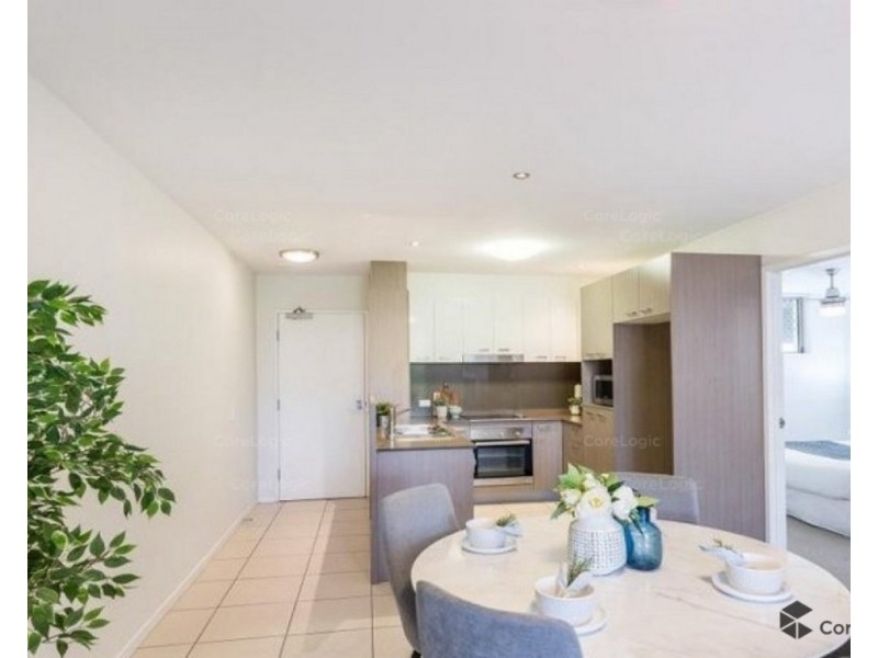 9/11 Riding Road, Hawthorne QLD 4171
