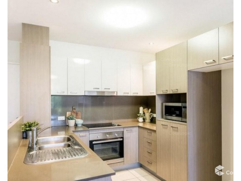 9/11 Riding Road, Hawthorne QLD 4171